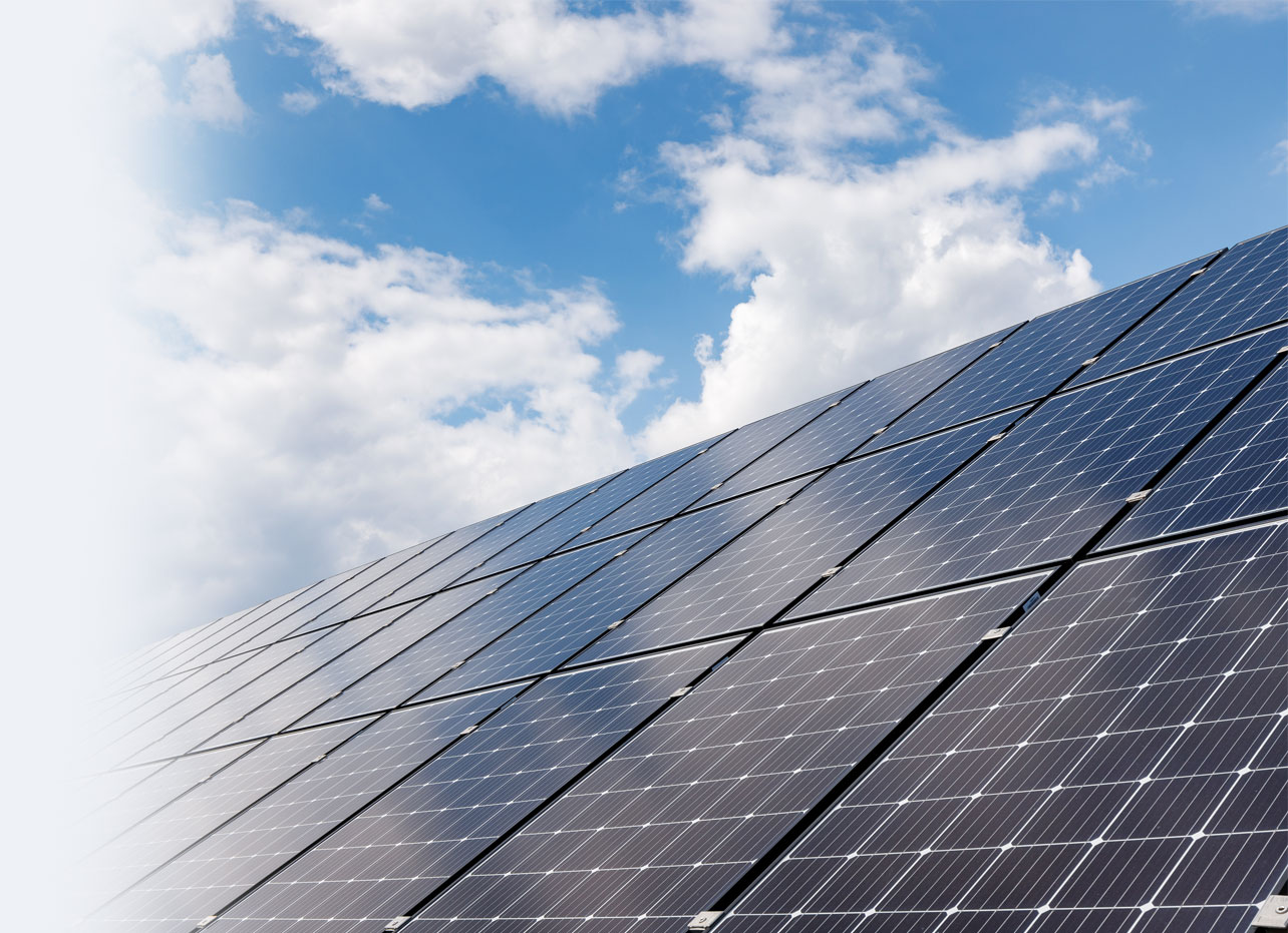 Mycie paneli fotowoltaicznych dla domu, zakładu produkcyjnego, farmy fotowoltaicznej